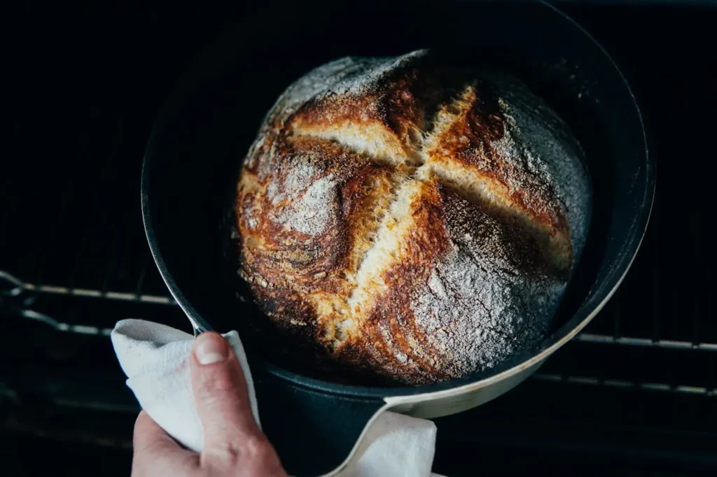 zelf brood bakken gietijzeren pan oven